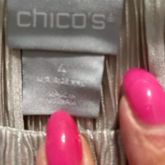 NWOT CHICO’S SHIMMERY CRINKLE TOP IN CHAMPAGNE - Picture 3 of 6